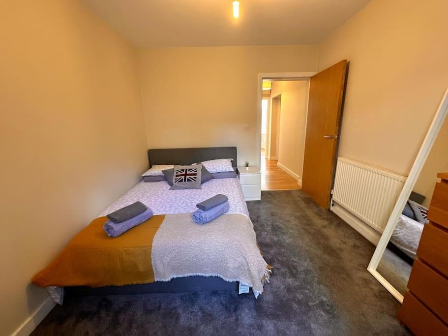2 Bedroom In Se13 *