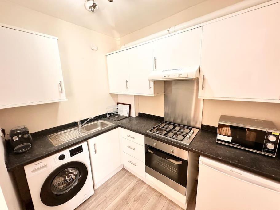 2 Bedroom In Se13 *