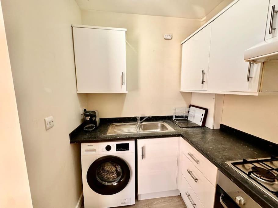 2 Bedroom In Se13 Londra